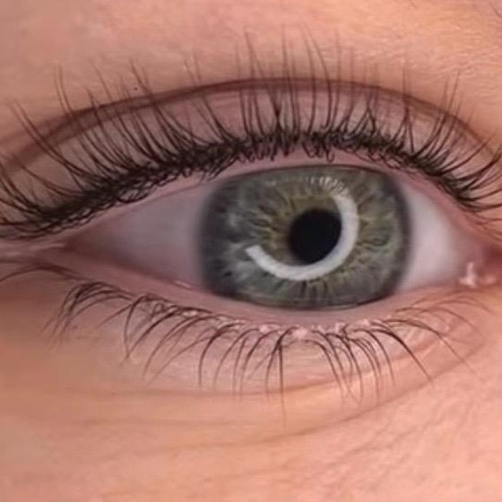 Eye-liner et densification ciliaire