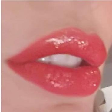 Lèvres — rouge corail glossy
